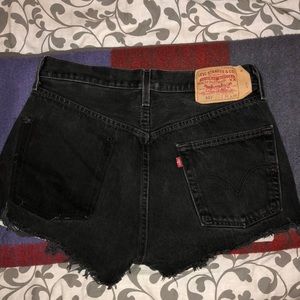 Black high waisted Levi’s Jean shorts in black
